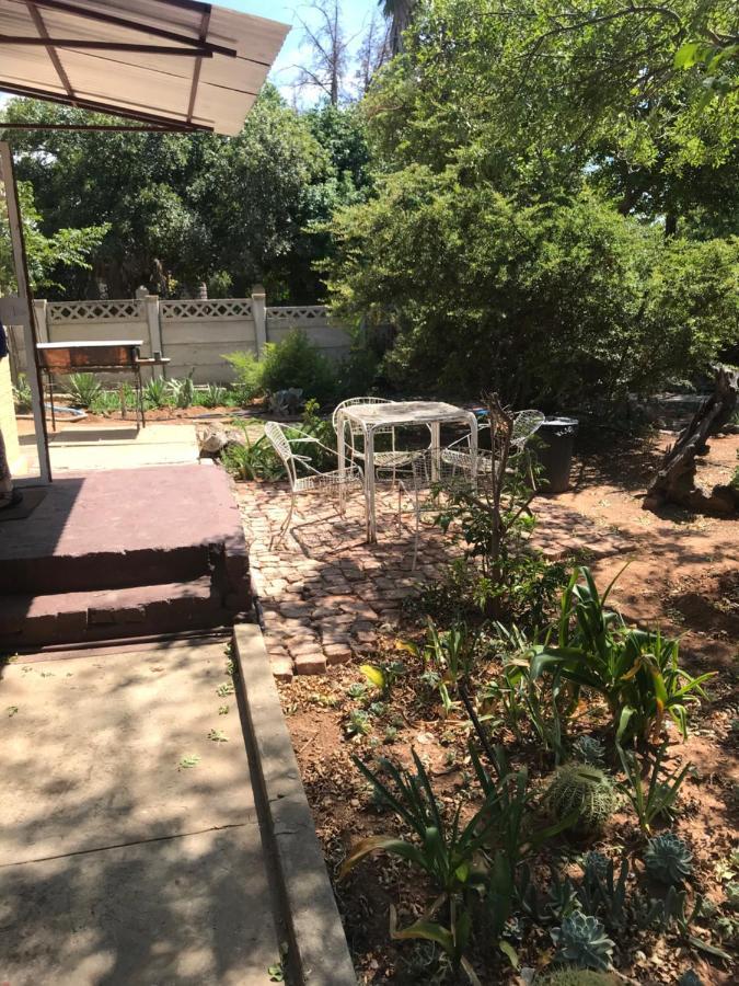 Tranquility In Klein Karoo Apartamento Oudtshoorn Exterior foto